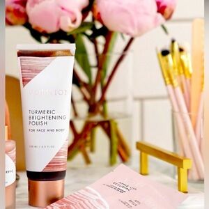 New VOLITION BEAUTY Turmeric Brightening Polish